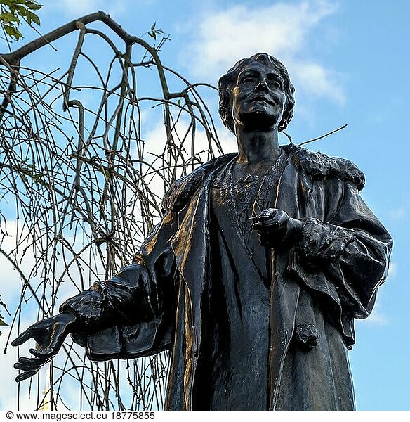 Emmeline Pankhurst Statue In Victoria Tower Gardens Emmeline Pankhurst