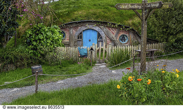 Hobbit Hole In Hobbiton Hobbit Hole In Hobbiton Location Of The Lord