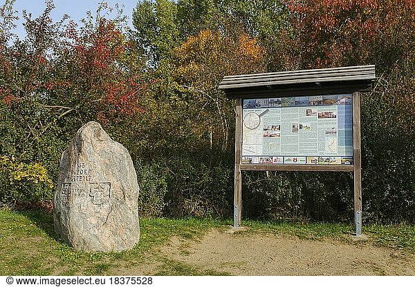 Informationstafel Und Gedenkstein Am Ehemaligen Grenzverlauf Zur DDR