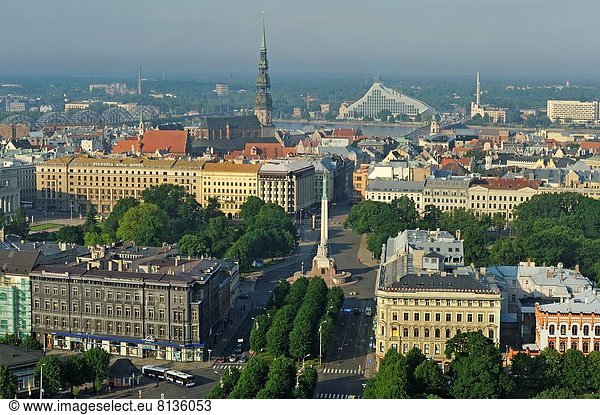 über  Stadt  Ansicht  Riga  Hauptstadt  Luftbild  Fernsehantenne  Allee  Lettland  Nordeuropa  alt