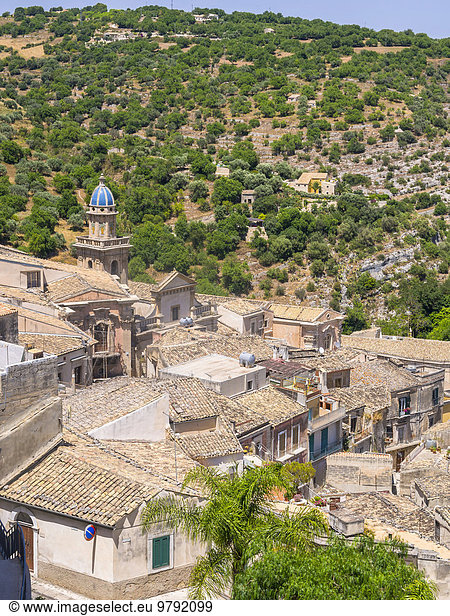 Überblick über die Dächer  Ragusa Ibla  UNESCO-Weltkulturerbe  Val di Noto  Sizilien  Italien  Europa