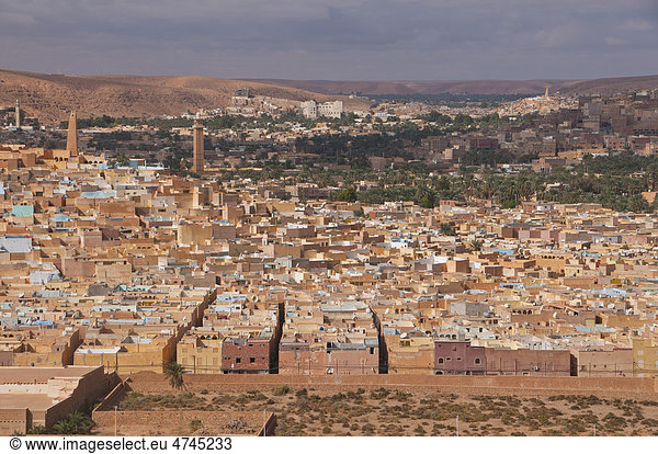 Überblick über die Dörfer des Unesco Weltkulturerbes M'zab  Algerien  Afrika