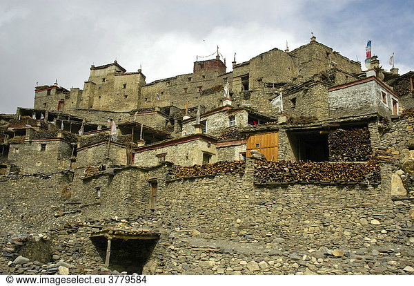 Übereinander geschachtelte Häuser von Phu Nar-Phu Annapurna Region Nepal