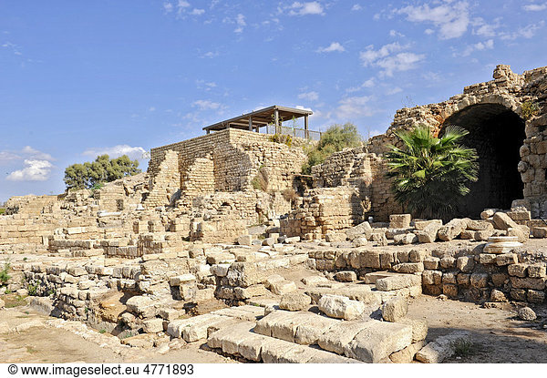 Überreste des alten Herodes-Hafens  Caesarea  Israel  Naher Osten  Vorderasien
