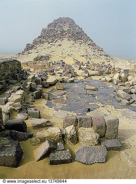 Überreste des Totentempels von Sahure´vor seiner Pyramide in Abusir  Ägypten. Alt-Ägyptisch. Altes Reich. Abusir.