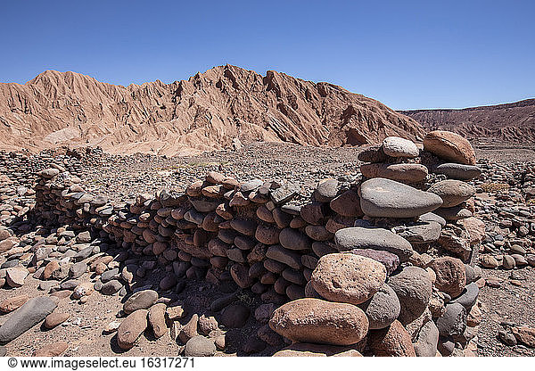 Überreste von Felsstrukturen in Tambo de Catarpe  Catarpe-Tal in der Atacama-Wüste  Chile  Südamerika