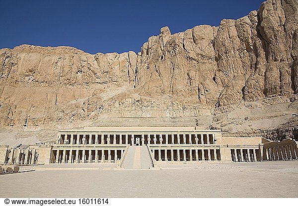 Übersicht  Totentempel der Hatschepsut (Deir el-Bahri)  UNESCO-Weltkulturerbe  Thebanische Nekropole  Luxor  Ägypten