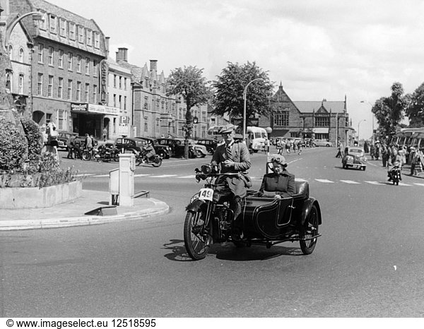 1922 Bradbury-Motorrad mit Beiwagen  1955. Künstler: Unbekannt