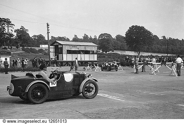 847 ccm MG M-Type-Wagen beim JCC Members Day in Brooklands  5. Juli 1930. Künstler: Bill Brunell.