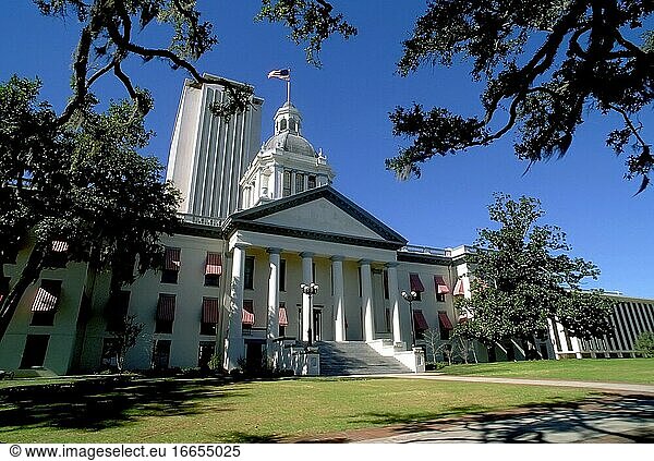 . das alte Tallahassee Florida State Capitol Building steht vor dem neuen State Capitol Building.