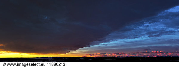'Dramatically glowing Chinook cloud formation at sunrise; Calgary  Alberta  Canada'