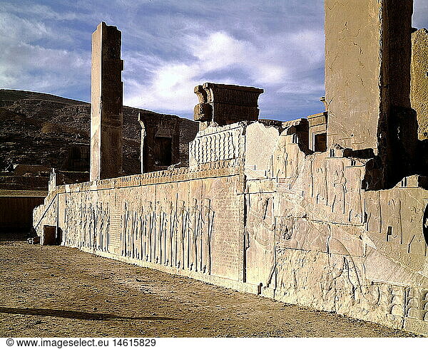 ÃœF  Geografe  Iran  Persepolis (Parsa)  erbaut ab 518 vChr.  zerstÃ¶rt 330 vChr.  Palast des Dareios I. (Taschara) ÃœF, Geografe, Iran, Persepolis (Parsa), erbaut ab 518 vChr., zerstÃ¶rt 330 vChr., Palast des Dareios I. (Taschara),