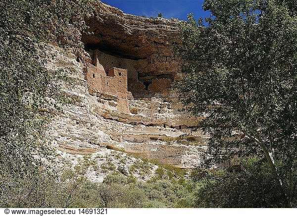 ÃœF  Geografie  USA  Arizona  Camp Verde  GebÃ¤ude  Montezuma Castle  erbaut im 12. Jahrhundert  Aussenansicht
