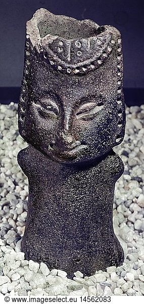 ÃœF  Kunst  Epochen  Mesoamerika  Skulptur  Terrakotta  lÃ¤chelnde Figur  mittlere Vorklassik  um 1000 v. Chr.  Mexiko  Sammlung A. von Wuthanau
