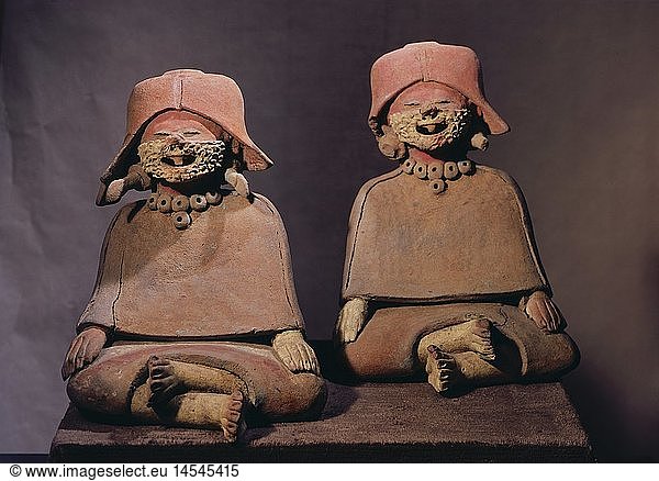 ÃœF  Kunst  Epochen  Mesoamerika  Tajin-Kultur  Skulptur  sitzende MÃ¤nner mit HÃ¼ten  Terrakotta  Veracruz  Mexiko  400 - 700  Privatsammlung  Menschen  HÃ¼te  hut  bart  Tajin  Amerika  prÃ¤kolumbianisch  hist