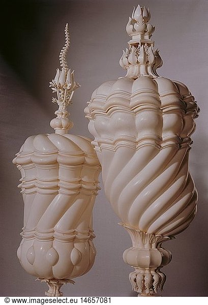 ÃœF  Kunst  GefÃ¤ÃŸ  zwei Deckelpokale  Detail  Prag  17. Jahrhundert.  Elfenbein  Bayerisches Nationalmuseum MÃ¼nchen
