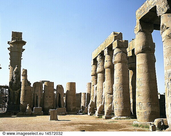 Ãœ Geo.  Ã„gypten  Luxor  GebÃ¤ude  Tempel  thebanische GÃ¶tterfamilie Amun  Mut  Chons  AuÃŸenansicht  Tempel von Pharao Ramses II.  SÃ¼dteil  Baumeister Amenophis Sohn des Hapu  1402 - 1364 vChr.  Erweiterungen unter Ramses II.  1304 - 1236 vChr.
