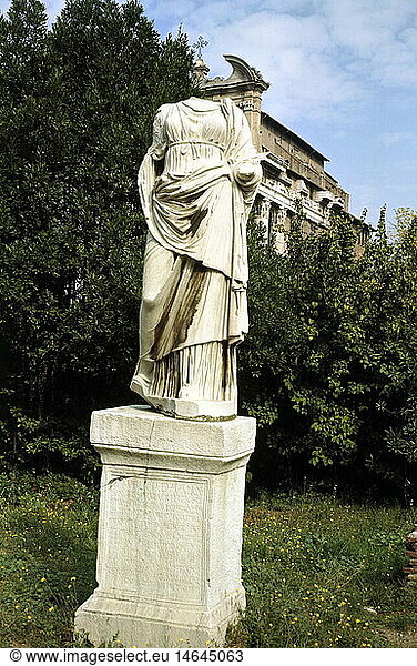 Ãœ Geo.  Italien  Rom  DenkmÃ¤ler  Statue einer Vestalin am Forum Romanum  um 1. Jahrhundert - 4. Jahrhundert n.Chr. Ãœ Geo., Italien, Rom, DenkmÃ¤ler, Statue einer Vestalin am Forum Romanum, um 1. Jahrhundert - 4. Jahrhundert n.Chr.