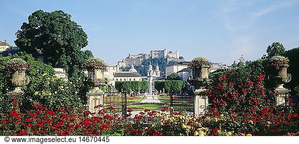Ãœ - Geografie  Ã–sterreich  Salzburg  SchlÃ¶sser  SchloÃŸ Mirabell mit SchloÃŸpark  i. Hgr. die Festung  Panoramabild