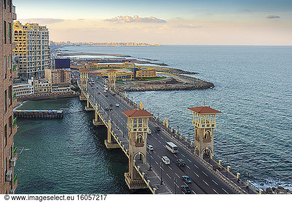 Ägypten  Alexandria  Stanley-Brücke bei Sonnenaufgang