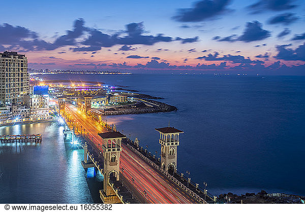 Ägypten  Alexandria  Stanley-Brücke in der Abenddämmerung