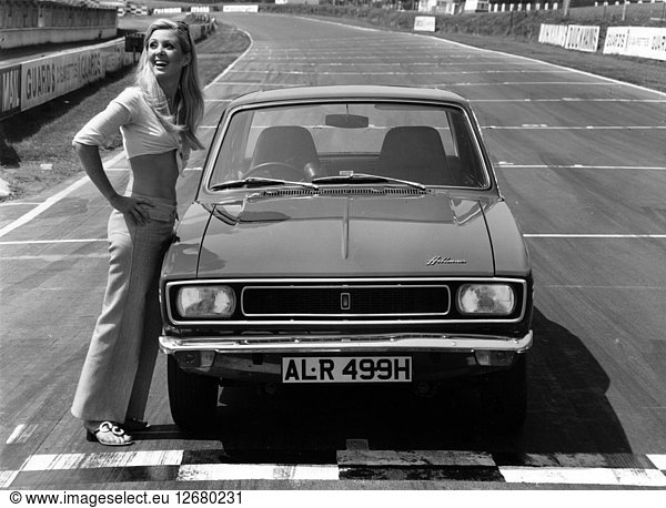 1969 Hillman Hunter GT mit weiblichem Modell Künstler: Unbekannt.