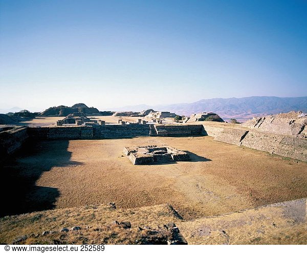 10501318  Kultur  Mexiko  Zentralamerika  Lateinamerika  Ruinen von Monte Alban  Süd-Plattform
