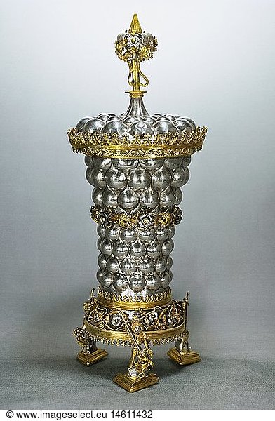 Ãœ Kunst  GefÃ¤ÃŸ  TrinkgefÃ¤ÃŸ  Buckelpokal  IngolstÃ¤dter Ratssilber  um 1480  Silber  vergoldet  Bayerisches Nationalmuseum  MÃ¼nchen