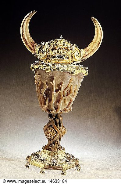 Ãœ Kunst  GefÃ¤ÃŸ  TrinkgefÃ¤ÃŸ  Deckelpokal  gefertigt von Anton Schweinberger  Prag  nach 1602  Silber  vergoldet  Elfenbein  Horn  Kunsthistorisches Museum  Wien