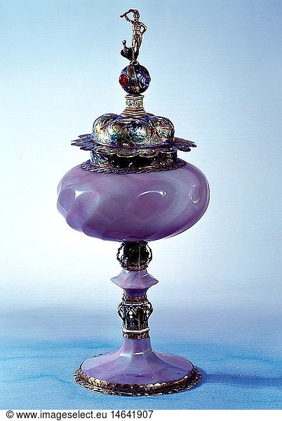 Ãœ Kunst  GefÃ¤ÃŸ  TrinkgefÃ¤ÃŸ  Pokal mit Deckel  Zeus auf Himmelsglobus  16. Jahrhundert  Achat  Silber  vergoldet  Saphir  Rubin  Diamant  Smaragd  KÃ¶niglisches SchloÃŸ  Stockholm
