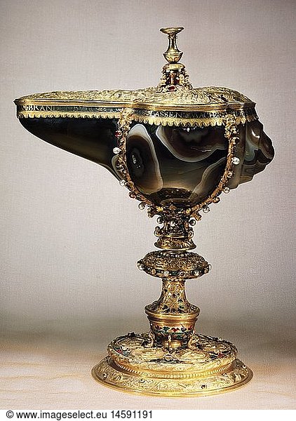 Ãœ Kunst  GefÃ¤ÃŸ  TrinkgefÃ¤ÃŸ  Trinkschale  gefertigt von Melchior Baier der Ã„ltere (+ 1577)  NÃ¼rnberg  1536  Achat  Gold  Email  Diamant  Rubin  Perle  Schatzkammer der Residenz  MÃ¼nchen