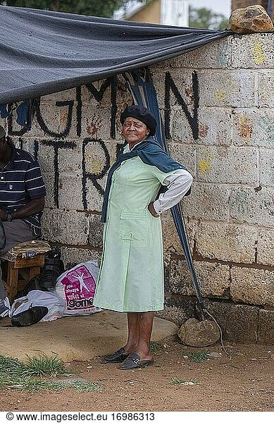 Ältere Afrikanerin in Soweto Township  Johannesburg  Südafrika