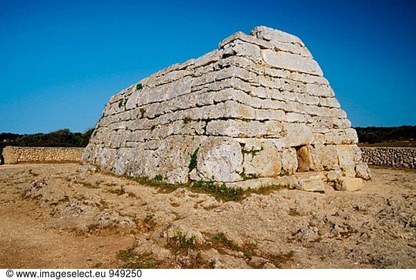 ´Naveta D´es Tudons´  ein prähistorisches Monument aus der talayotischen Kultur. Ciutadella. Minorca. Baelaric Inseln. Spanien