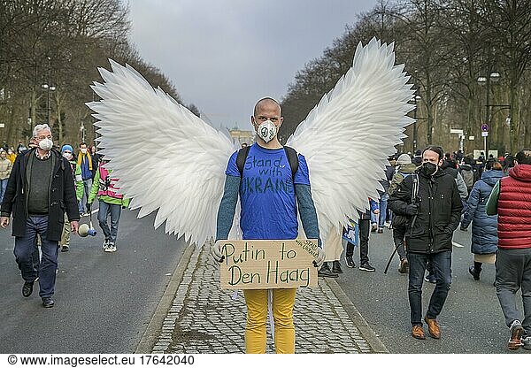 27. 02. 22nd demonstration against the Russia-Ukraine war  Straße des 17. Juni  Mitte  Berlin  Germany  Europe