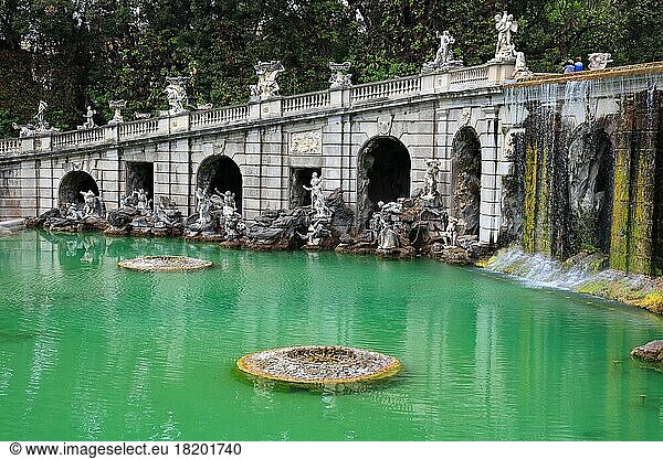 Äolusbrunnen im Schlosspark  Königlicher Palast von Caserta  Palazzo Reale di Caserta  Reggia di Caserta  eines der größten Schlösser Europas  Unesco Weltkulturerbe  bei Neapel  Kampanien  Italien  Europa
