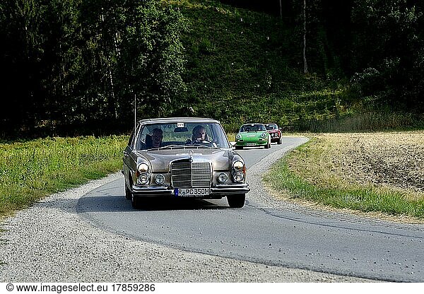 13. 08. 2022  Olympia Rallye 72  1972  50 Jahre Revival 2022  Autorennen  Ralley  Oldtimer  Freising  Mercedes