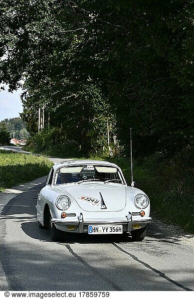 13. 08. 2022  Olympia Rallye 72  1972  50 Jahre Revival 2022  Autorennen  Ralley  Oldtimer  Freising  Porsche 911