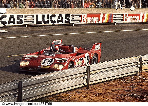 ' Rolf Stommelen´s Alfa Romeo T33 im 24-Stunden-Rennen von Le Mans  Frankreich 1972. '
