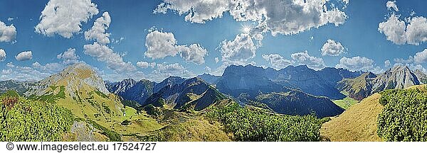 360° Rundblick vom Gipfel des Gramaijochs mit Großen Ahornboden und den Karwendelgipfeln von Sonnjoch  Lamsenjoch  Grubenkar und Gamsjoch  Engtal  Karwendel  Pertisau  Hinterriß  Tirol  Österreich  Europa