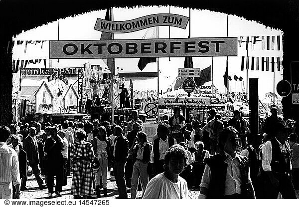 Ãœ S/W Geo.  BRD  MÃ¼nchen  Oktoberfest  Eingang  1993 Ãœ S/W Geo., BRD, MÃ¼nchen, Oktoberfest, Eingang, 1993,