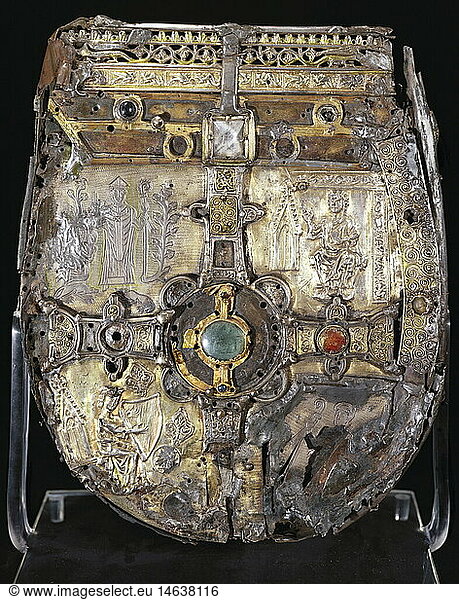 Ãœ SG hist.  Religion  Christentum  liturgische GegenstÃ¤nde  'Fiascal Padraig'  ('Patricks Zahn')  RÃ¼ckseite um 1100 (1376 ergÃ¤nzt)  Bronze  Nationales Museum von Irland  Dublin