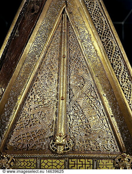 Ãœ SG hist.  Religion  Christentum  liturgische GegenstÃ¤nde  'Saint Manchan `s Schrein'  Detail  Saint Manchan `s Boher  um 1130  Bronze  vergoldet  Email  Nationales Museum von Irland  Dublin
