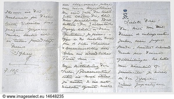 Ã–STERREICH  Herzogin Sophie von Hohenberg (1868 - 1914)  zwei Briefe der Gemahlin von Erzherzog Franz Ferdinand v. Ã–sterreich-Este FÃ¼nfseitiger  in Tinte verfasster Brief an ihre Freundin Baronin Dora Pereira vom 7. Oktober 1912. Sie dankt ihr fÃ¼r Details Ã¼ber ein gesellschaftliches Ereignis ('...ich war so neugierig darauf  dass ich sogar an Sophie Wallis telephonierte hoffend dass ich von ihr etwas erfahren kÃ¶nnte.'/Sophie Wallis  Erzieherin des spÃ¤teren Kaisers Karl I.). signiert 'Sophie'. Erhabener  blauer Briefkopf mit verschlungenem Monogramm 'SH' unter Herzogskrone. Dazu das eigenhÃ¤ndig addressierte und rs. gesiegelte Kuvert. Der zweite Brief ebenfalls an die Baronin Pereira und mit persÃ¶nlichem Inhalt  datiert 'Konopischt 15. Juni'  vor 1909 verfasst  da der Briefkopf in erhabenem Blau mit Monogramm 'SH' noch die FÃ¼rstenkrone trÃ¤gt. Sophie GrÃ¤fin Chotek von Chotkowa und Wognin heiratet am 1. Juli 1900 Erzherzog Franz Ferdinand in morganatischer Ehe  am 28. Juni 1914 fÃ¤llt sie mit ihrem Mann dem Attentat von Sarajevo zum Opfer.