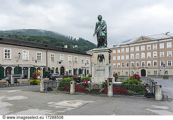 Österreich  Land Salzburg  Salzburg  Statue von Wolfgang Amadeus Mozart
