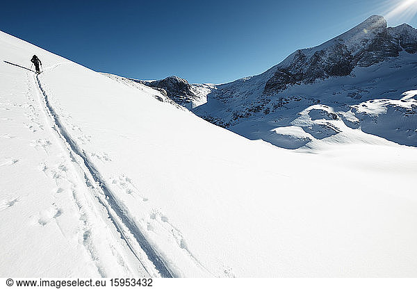Österreich  Oberösterreich  Skifahren als Einzelperson am Dachstein-Gletscher
