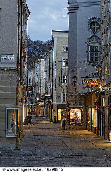 Österreich  Salzburg  Altstadt  Blick auf die Getreidegasse