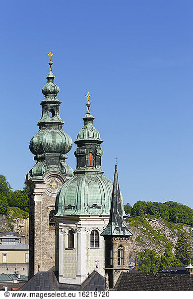 Österreich  Salzburg  Blick auf die Kirche St. Peter