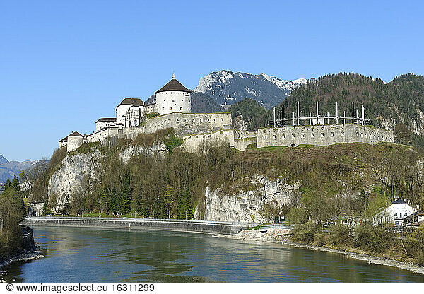 Österreich  Tirol  Kufstein  Festung über dem Inn