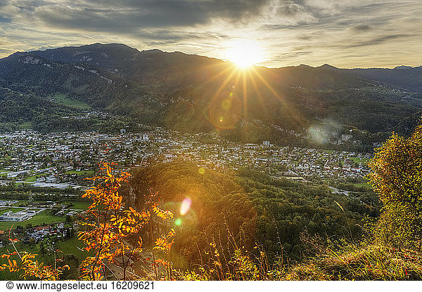 Österreich  Vorarlberg  Sonnenaufgang in Gotzis und Kummenberg