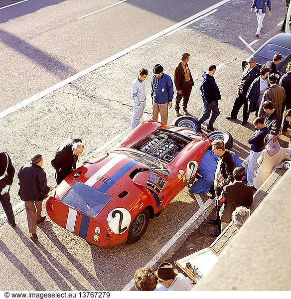 24-Stunden-Rennen von Le Mans  22. Juni 1964. Maurice Trintignant/Andre Simon  Maserati Tipo 151/3  ausgeschieden.